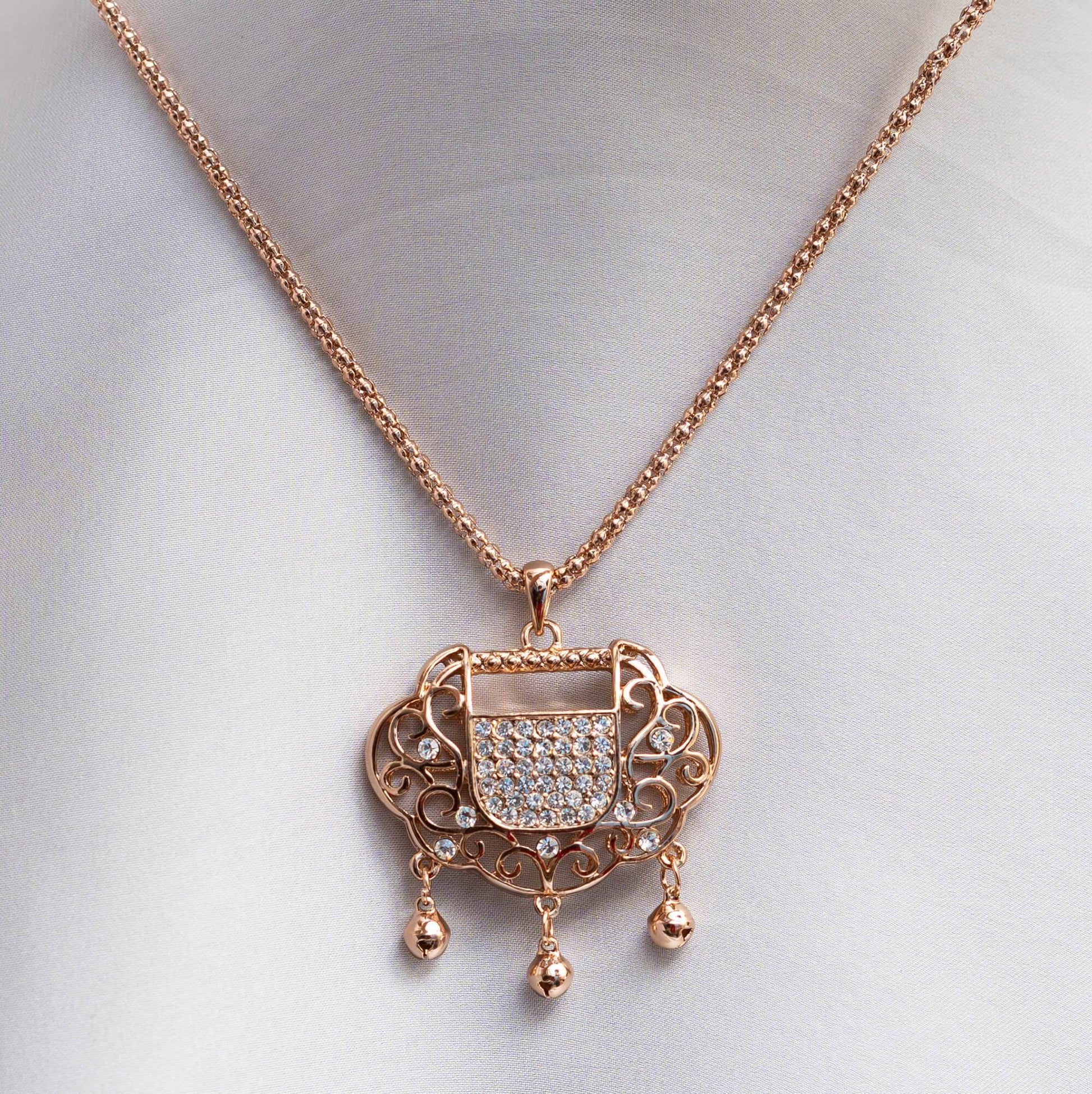 Gold N Crystal Pendant - Look Richie